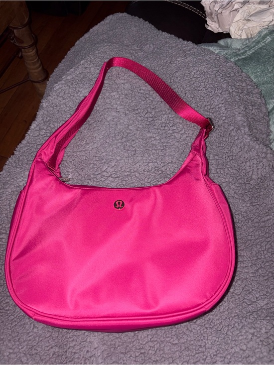 lululemon athletica Handbags - NWOT lululemon athletica Hot Pink Shoulder Bag